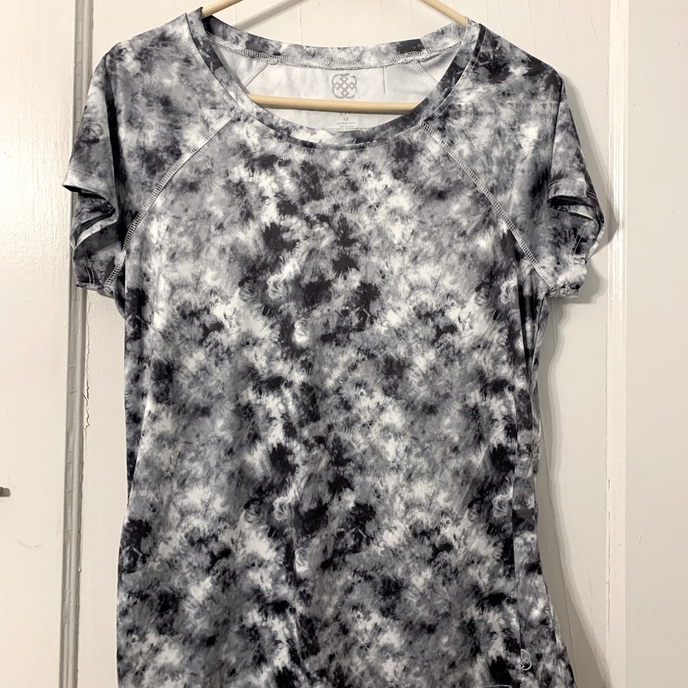 Medium Short Sleeve. Fitness Shirt Material